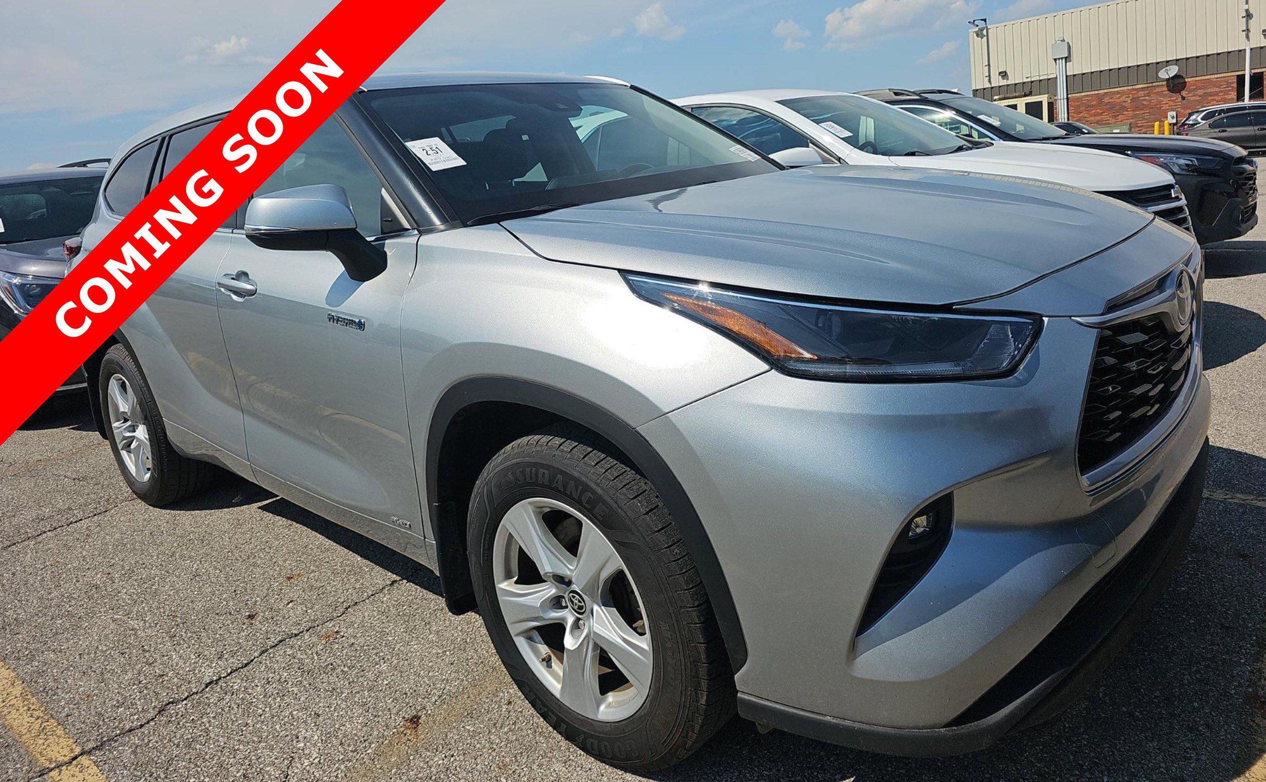 Used 2021 Toyota Highlander LE image 3