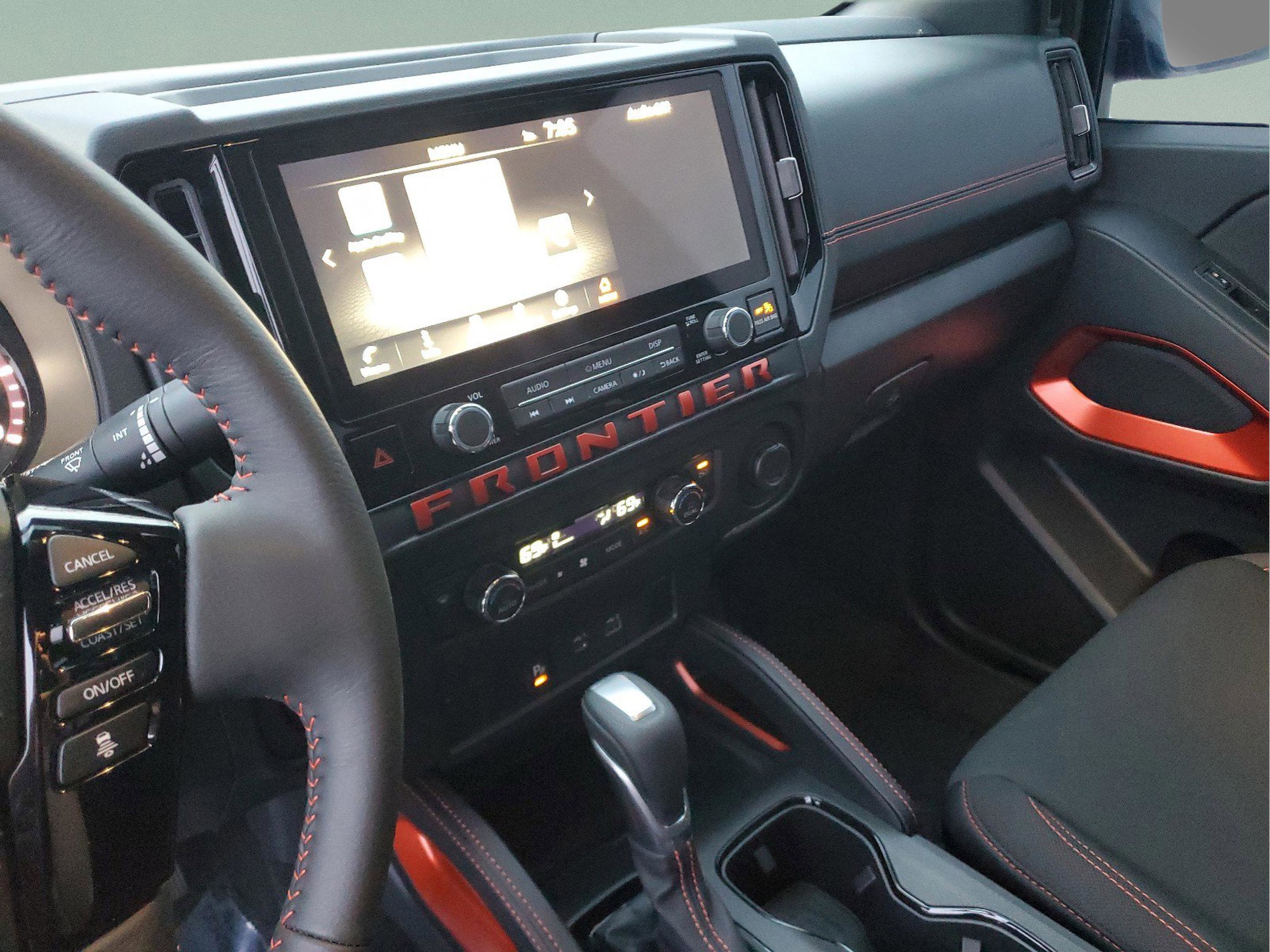 Used 2025 Nissan Frontier PRO-4X image 28