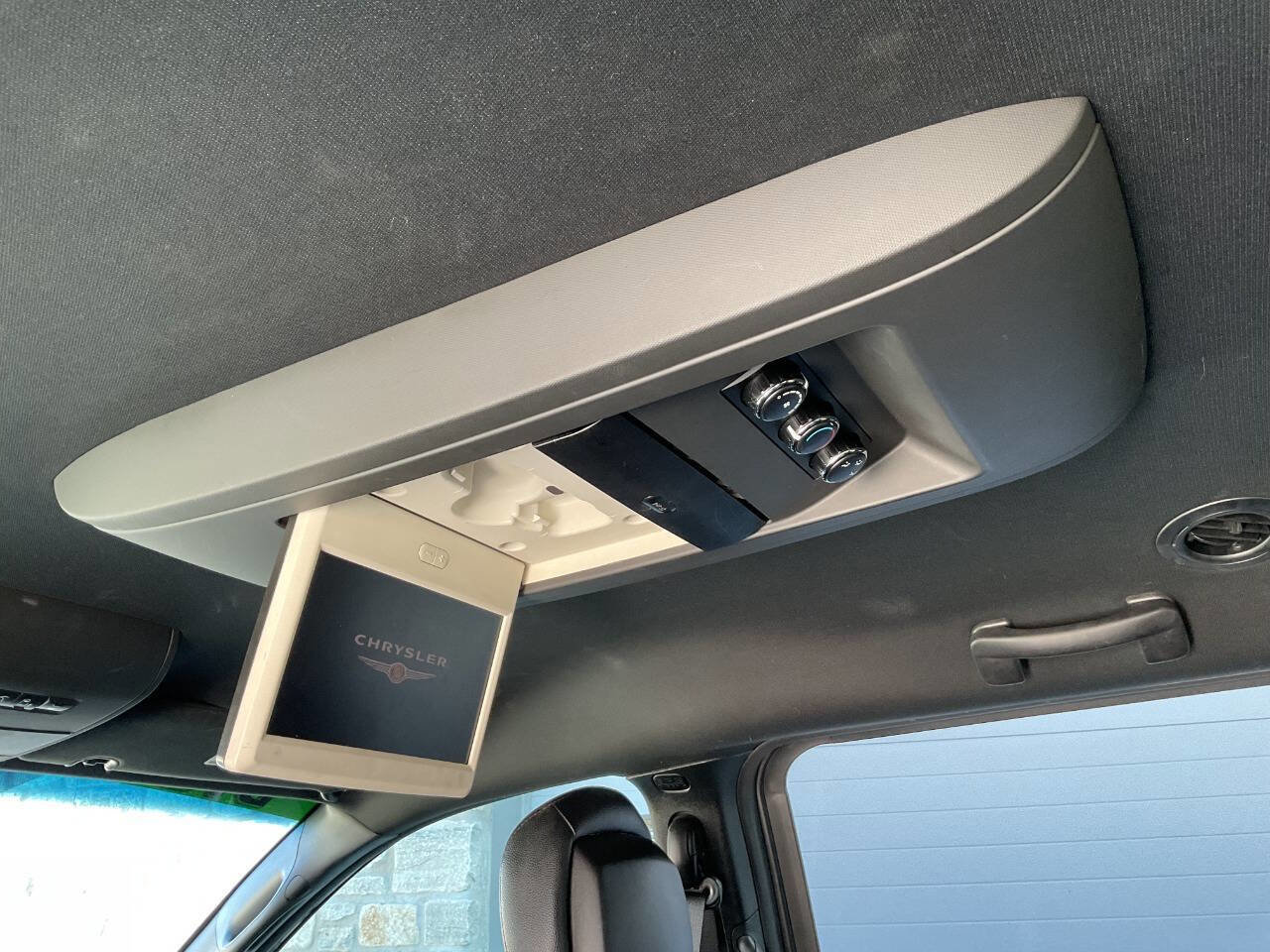 Used 2016 Dodge Grand Caravan SXT image 34