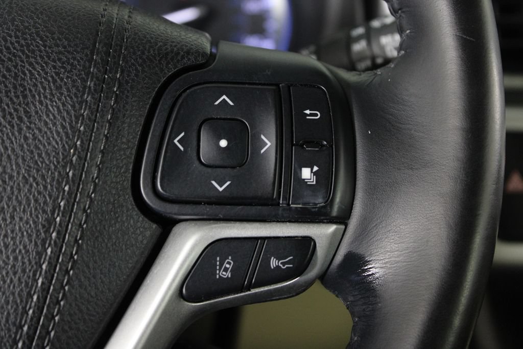 Used 2017 Toyota Highlander XLE FWD image 29