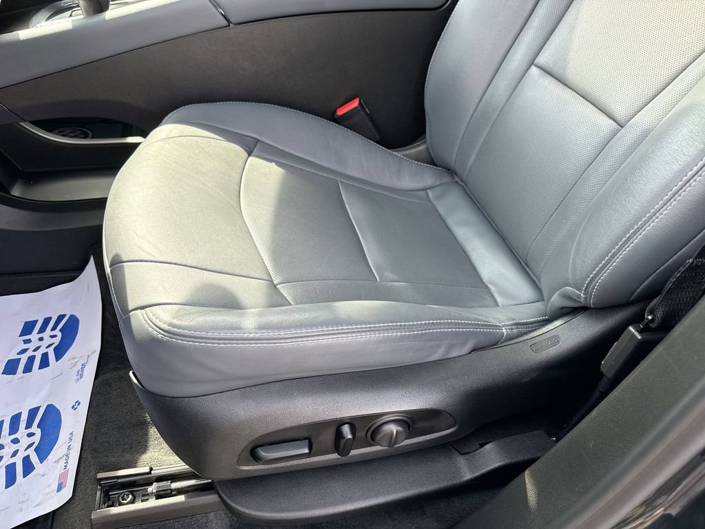 Used 2020 Buick Enclave Essence w/ Sound and Sites Package FWD image 22