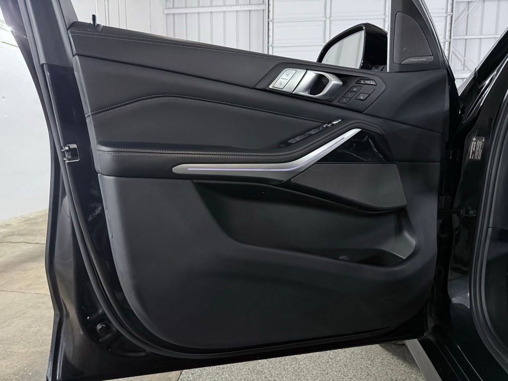 Used 2022 BMW X7 M50i image 21