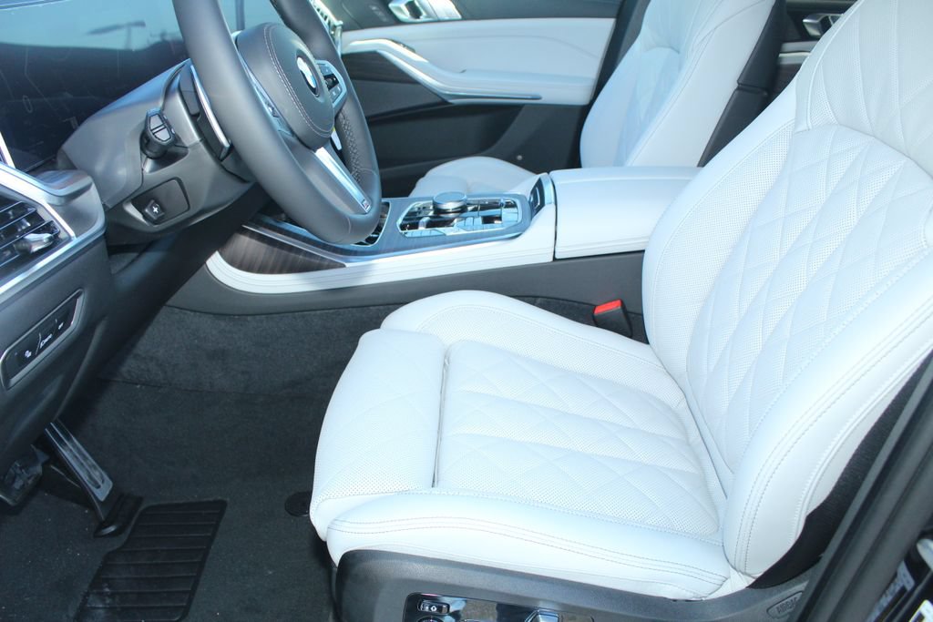 Used 2026 BMW X7 xDrive40i w/ M Sport Package AWD/4WD image 19