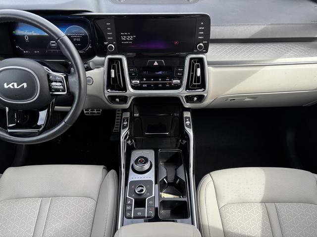 Certified 2023 Kia Sorento SX Prestige w/ Panoramic Sunroof Package image 18