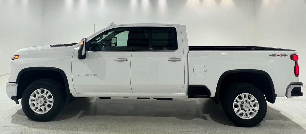 Used 2024 Chevrolet Silverado 2500 LTZ image 2
