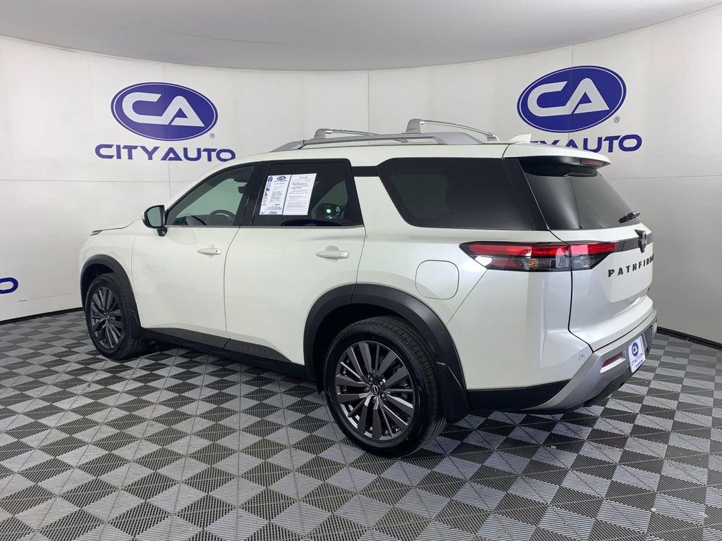 Used 2023 Nissan Pathfinder SL w/ SL Premium Package FWD image 5
