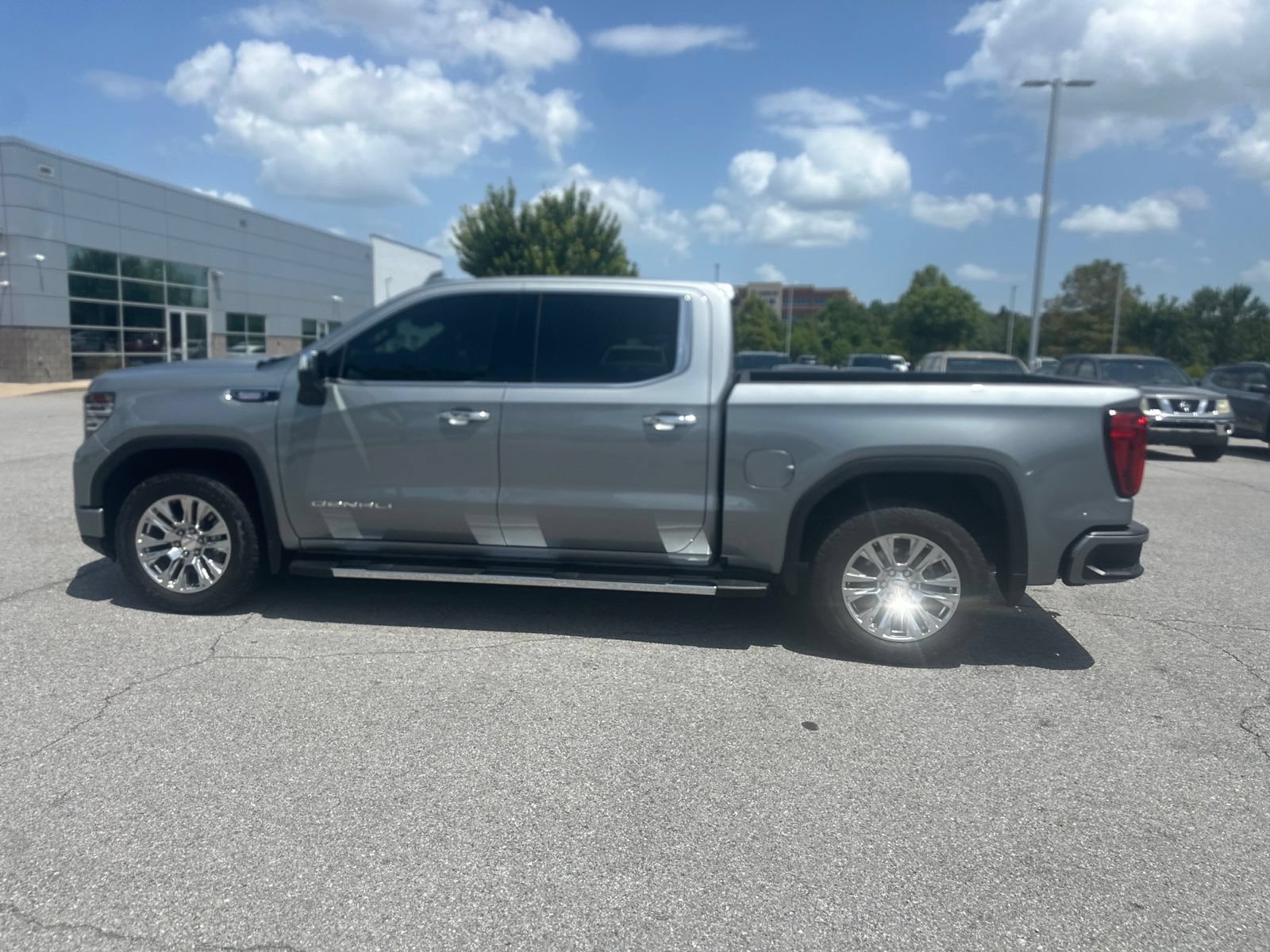 Used 2024 GMC Sierra 1500 Denali w/ Technology Package AWD/4WD image 8