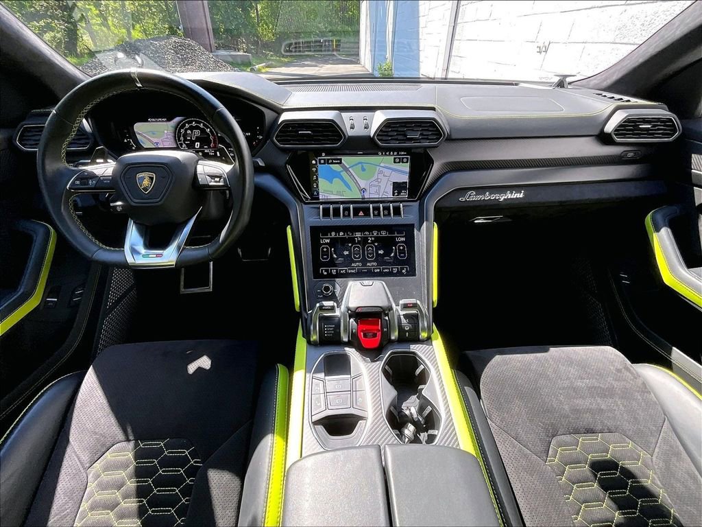 Used 2022 Lamborghini Urus AWD/4WD image 18