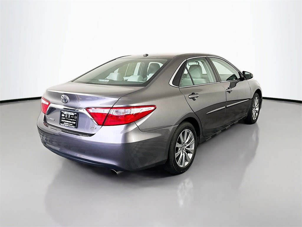 Used 2017 Toyota Camry XLE image 7