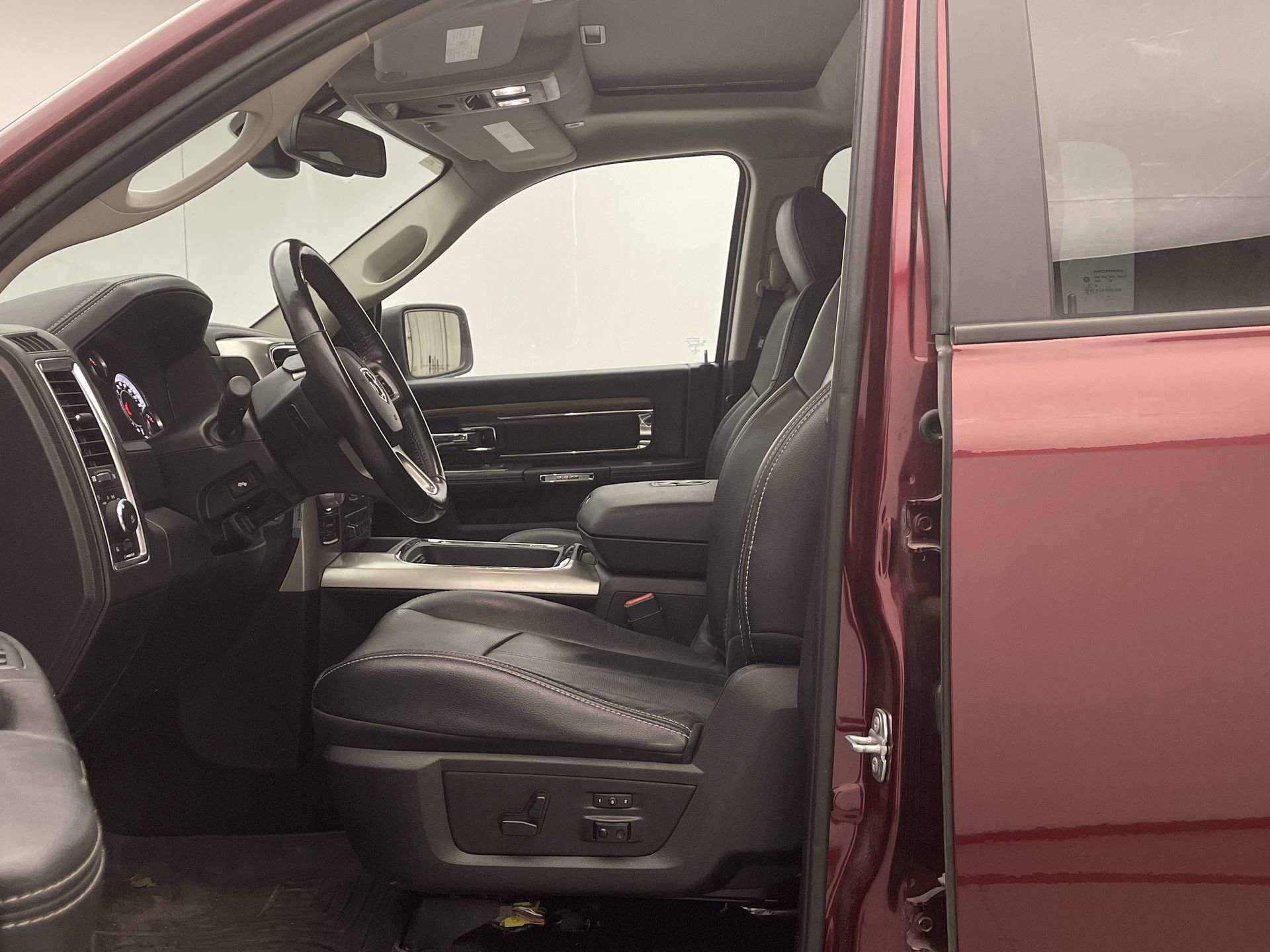 Used 2018 RAM 1500 Laramie AWD/4WD image 8