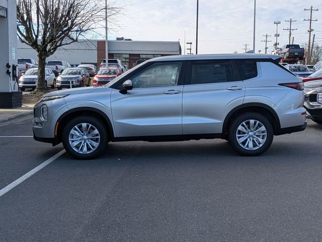 New 2026 Mitsubishi Outlander ES image 6