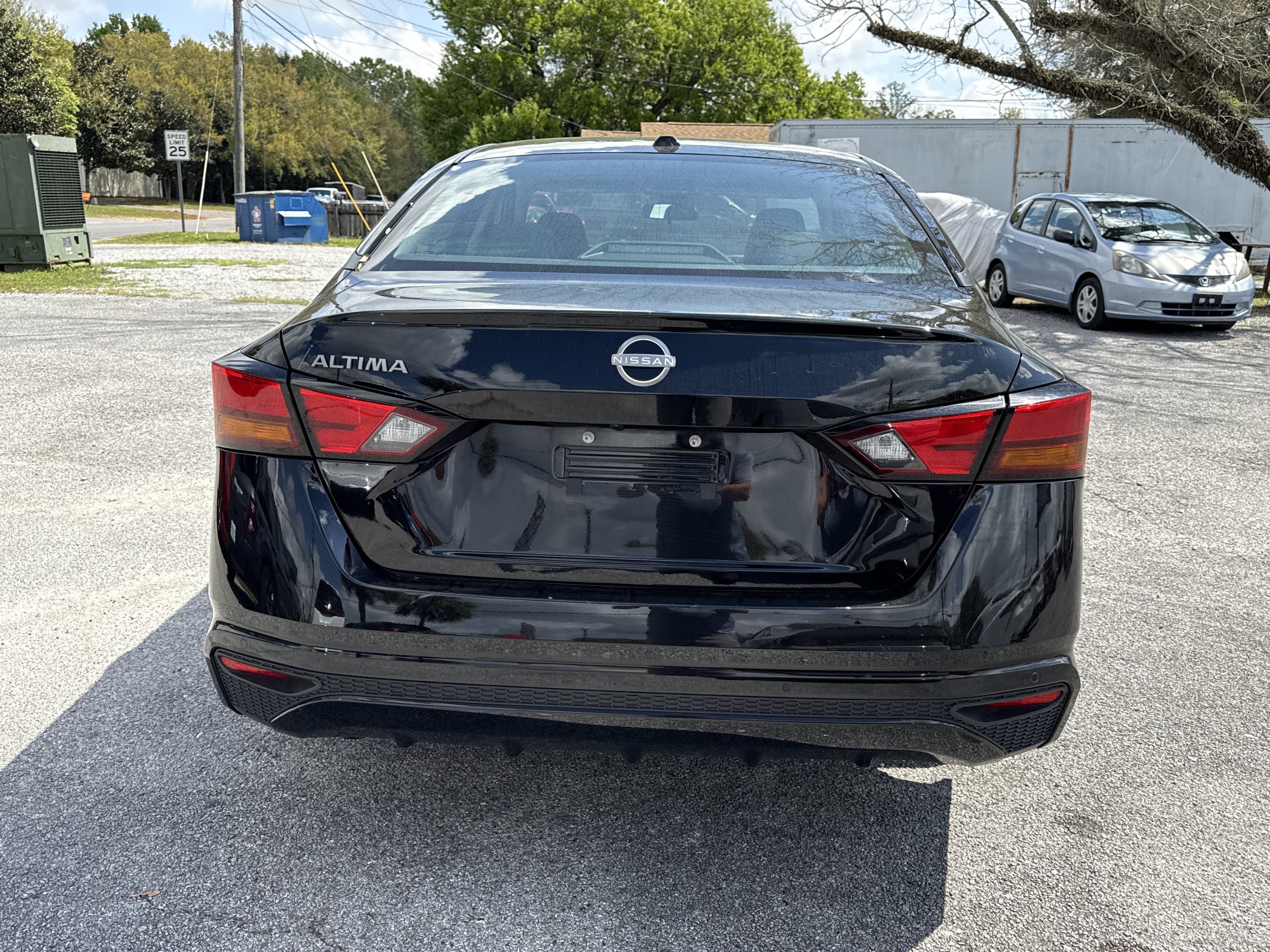 Used 2025 Nissan Altima 2.5 SV FWD image 4
