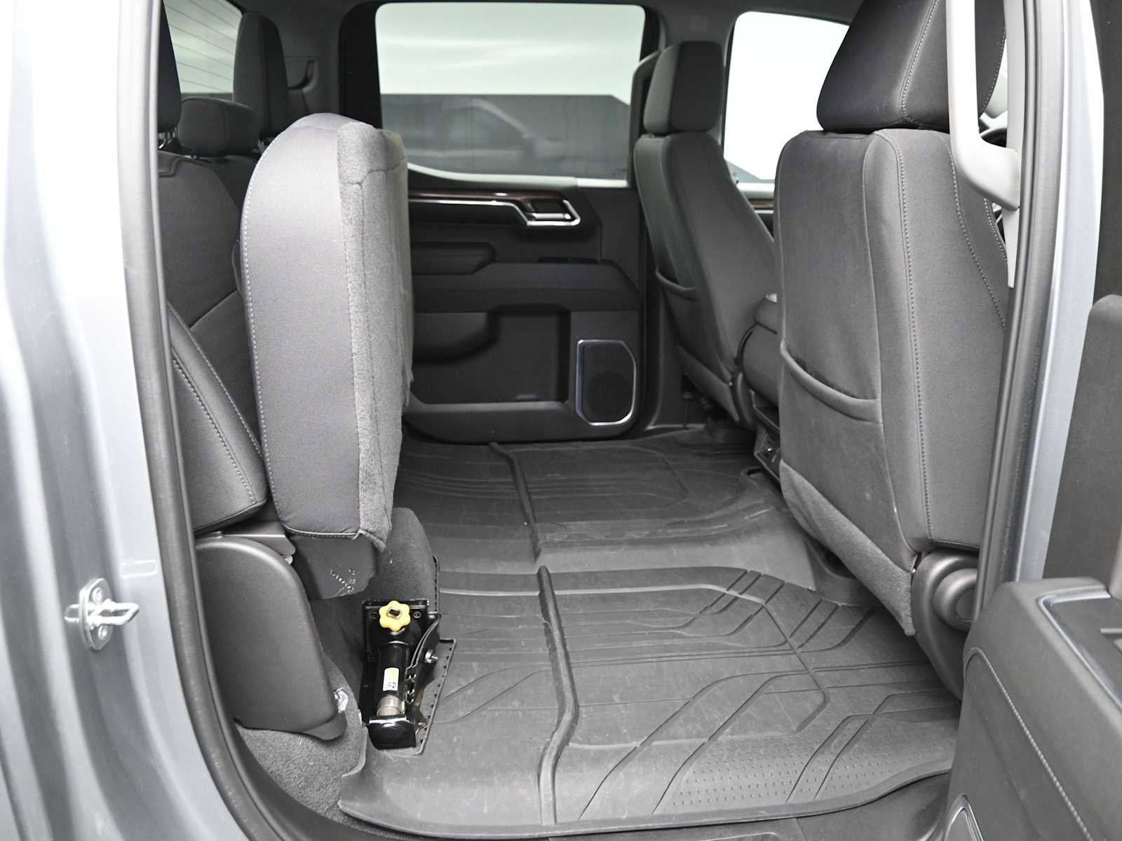 Used 2024 Chevrolet Silverado 1500 LT AWD/4WD image 31