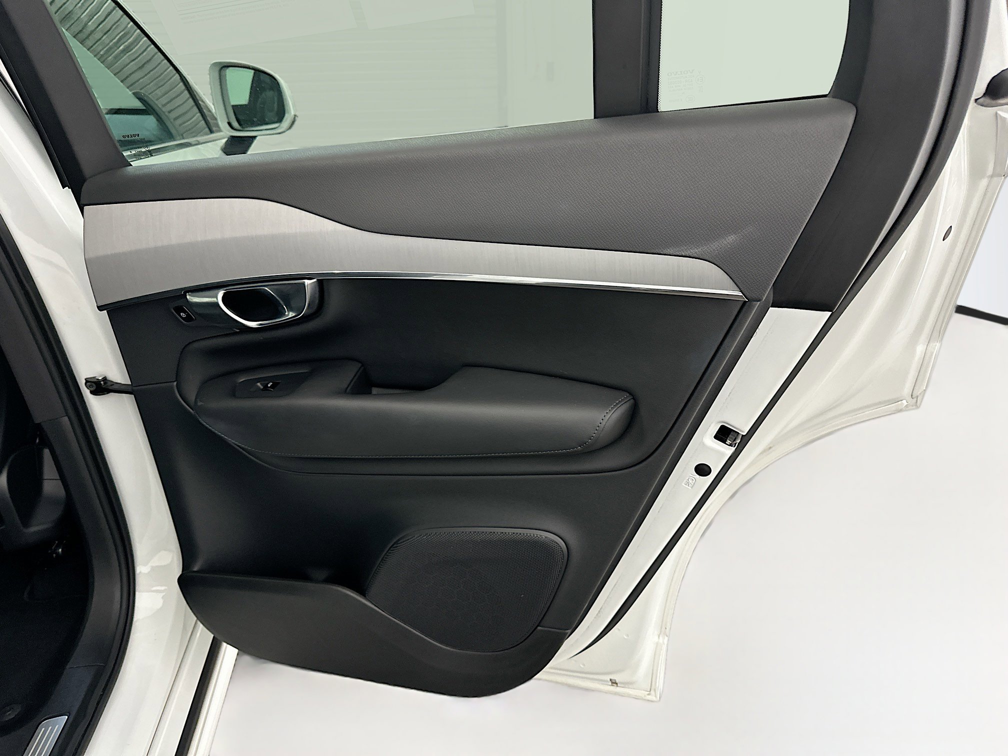 Used 2025 Volvo XC90 B5 Core image 34