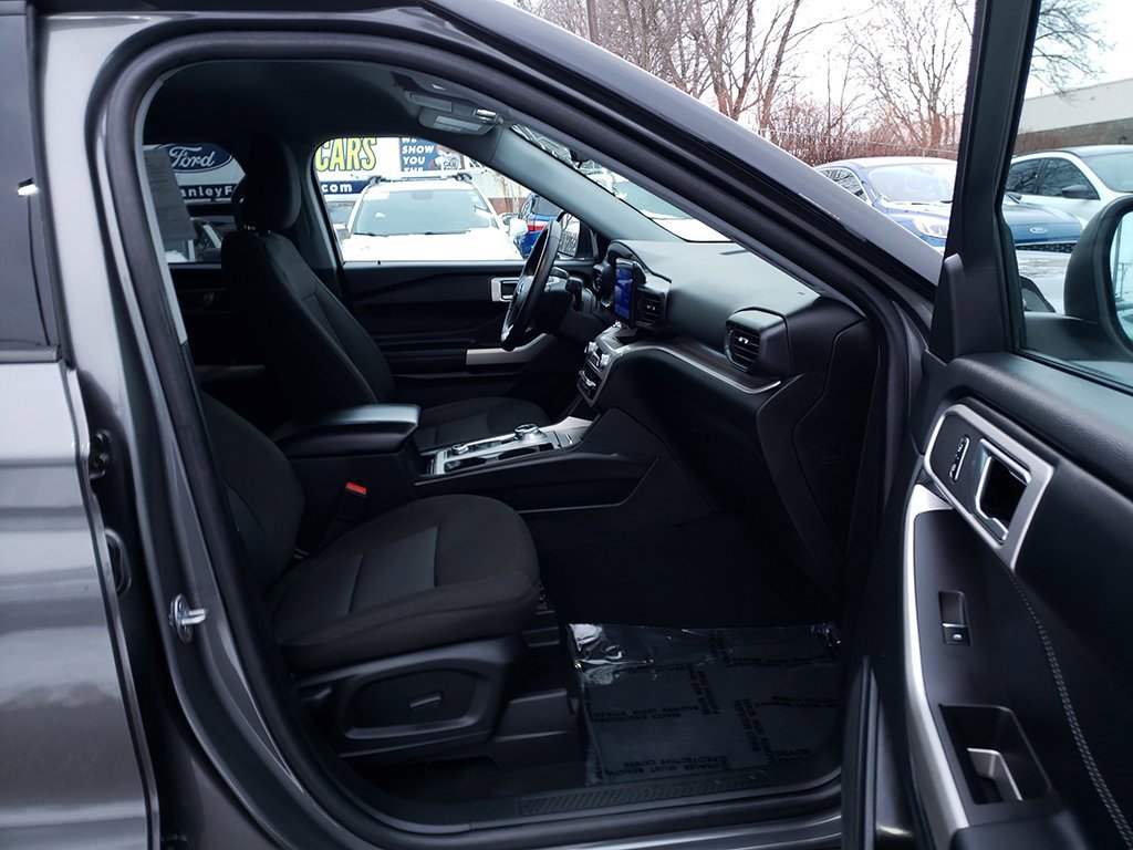 Used 2023 Ford Explorer XLT image 18