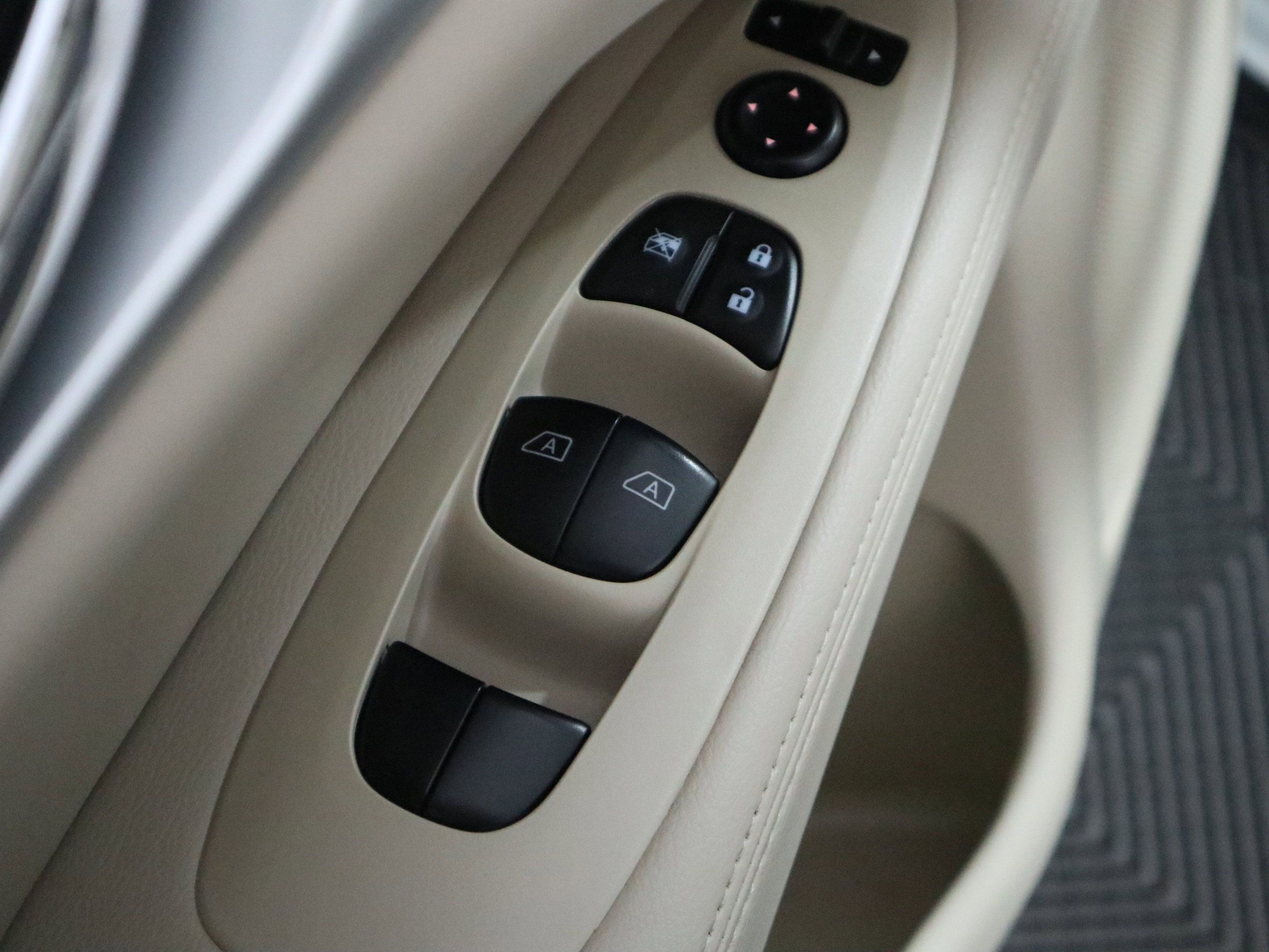 Used 2019 Nissan Pathfinder Platinum AWD/4WD image 41