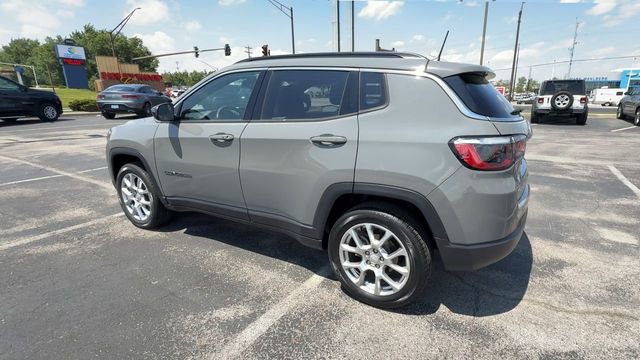 Used 2023 Jeep Compass Latitude w/ Sun and Sound Group AWD/4WD image 6