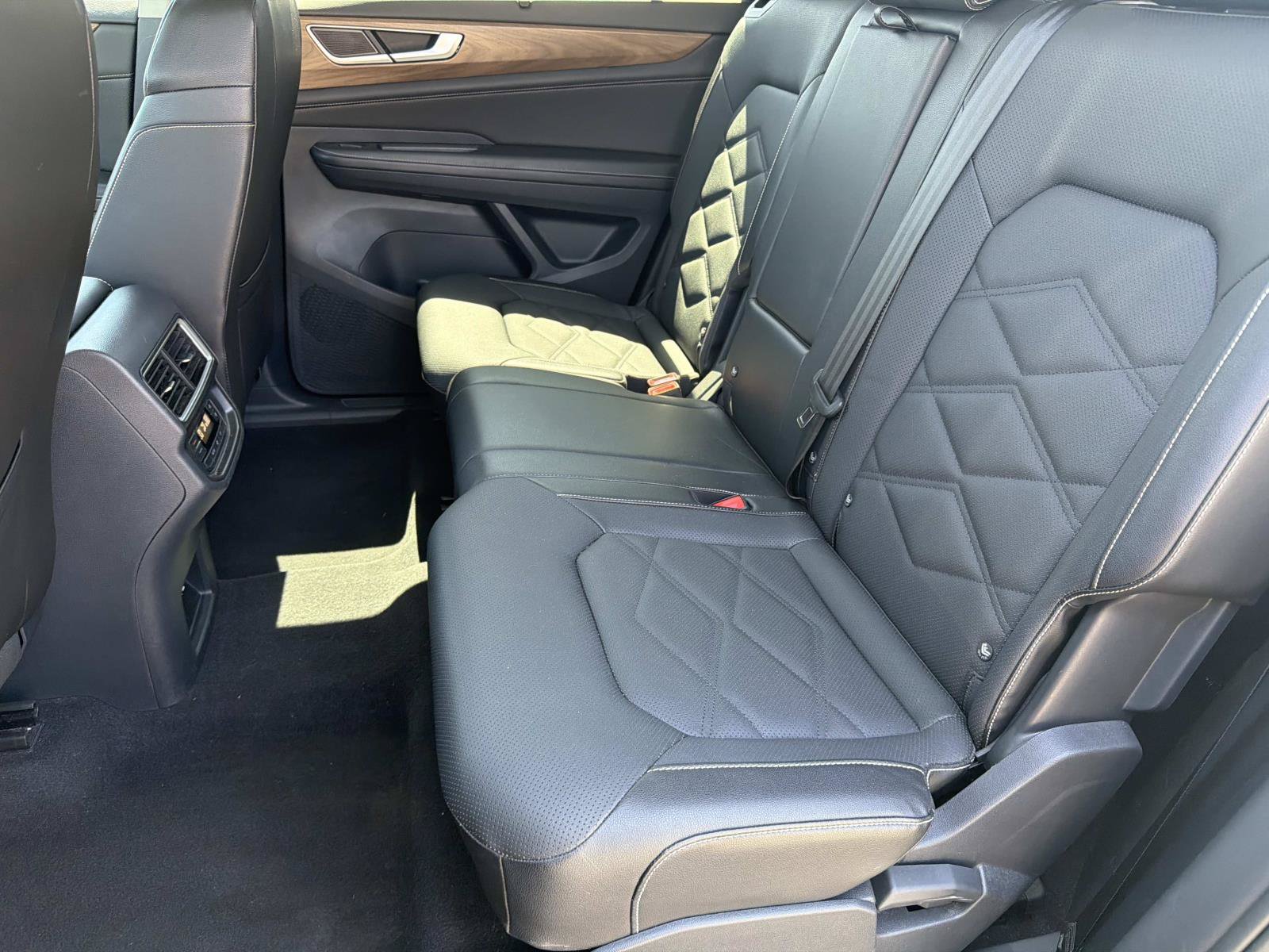 Used 2025 Volkswagen Atlas SE FWD image 20