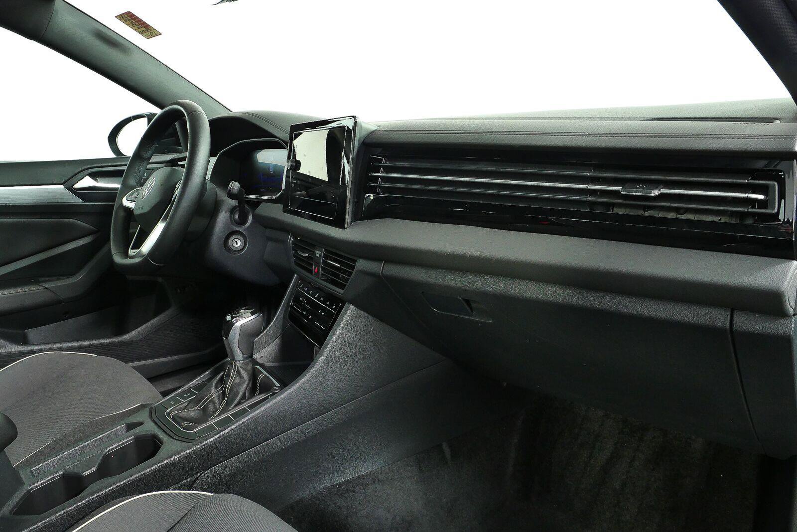 Certified 2025 Volkswagen Jetta Sport FWD image 21