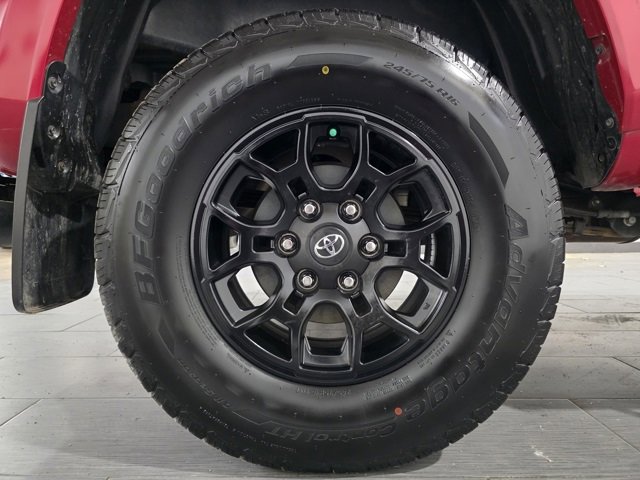 Used 2022 Toyota Tacoma SR5 w/ Technology Package image 24