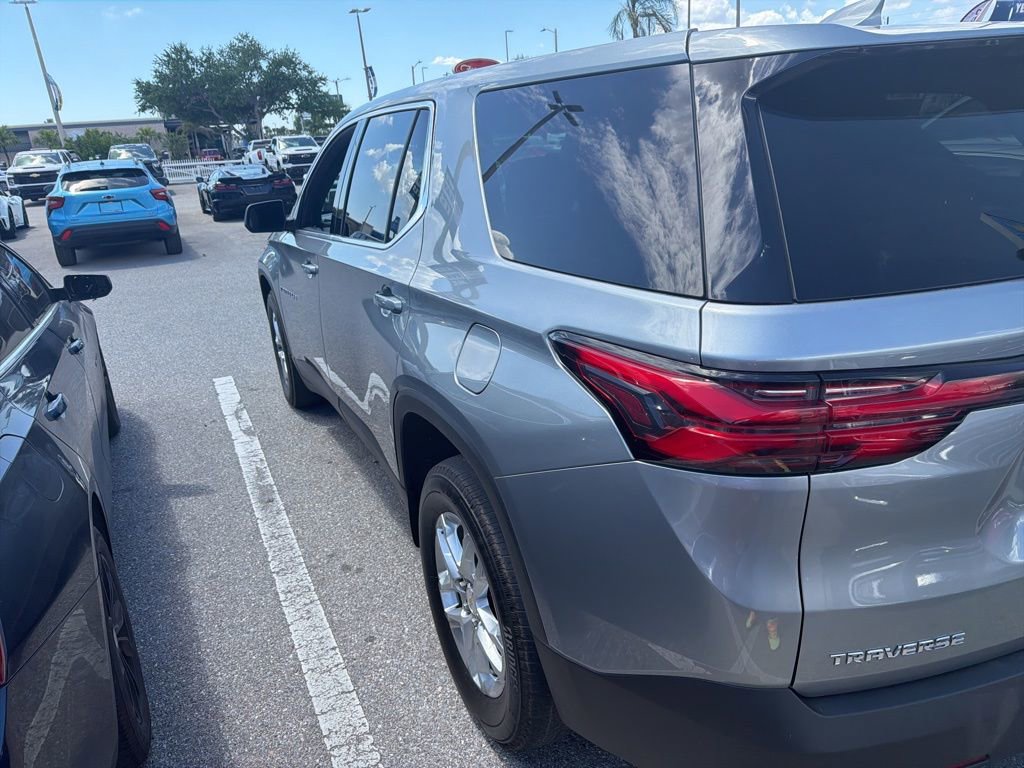 Used 2023 Chevrolet Traverse LS FWD image 9