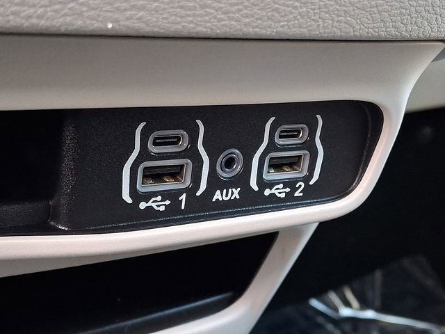 Used 2023 Chrysler Voyager LX image 24
