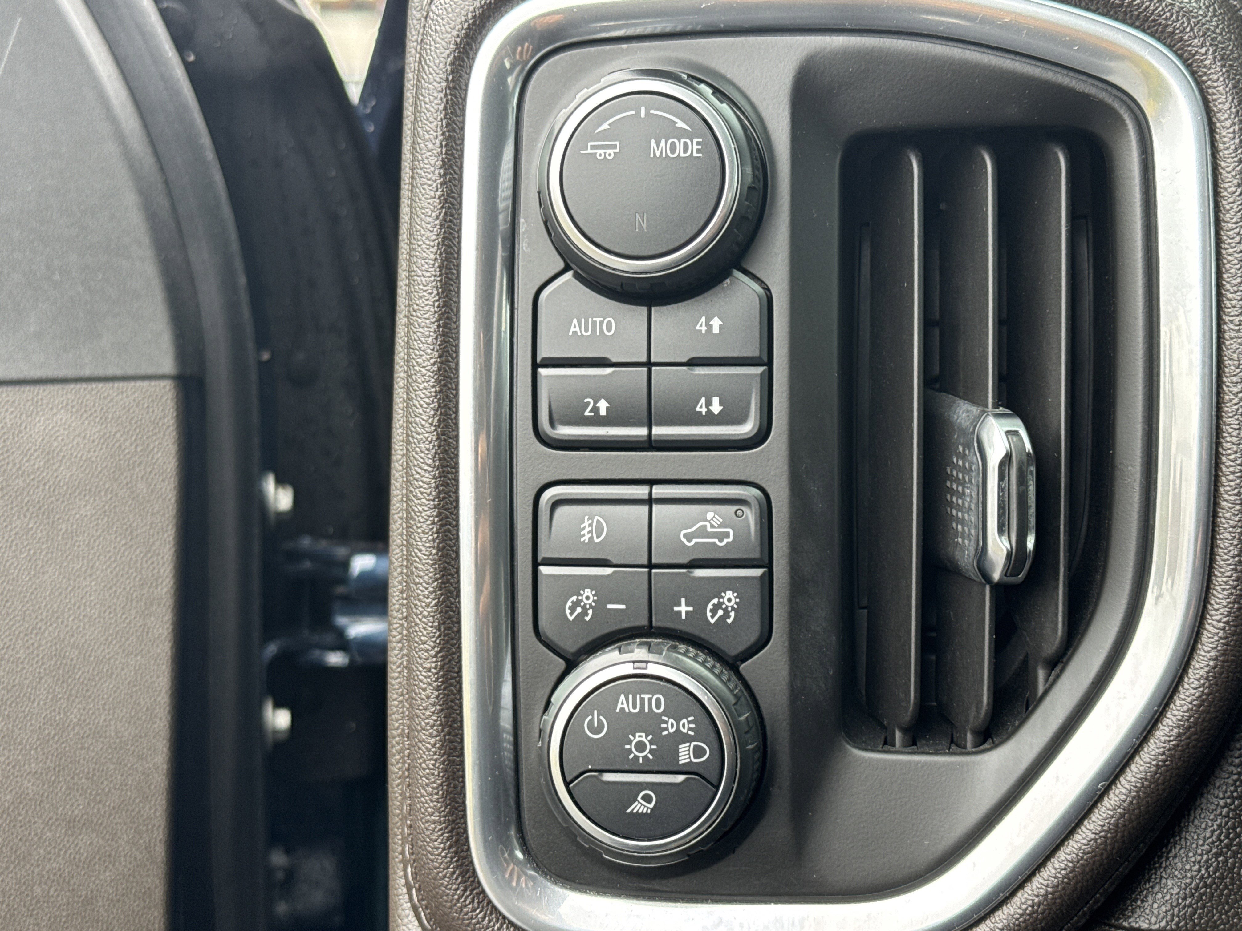 Used 2021 Chevrolet Silverado 3500 LTZ w/ LTZ Premium Package image 19