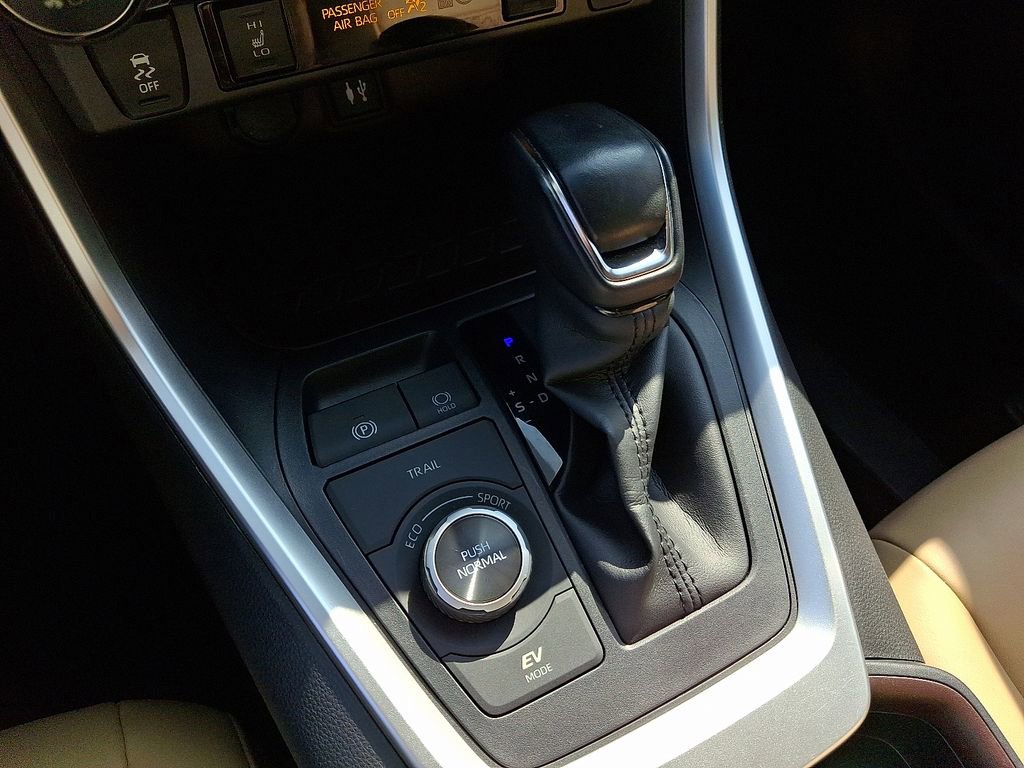 Used 2019 Toyota RAV4 Limited image 15