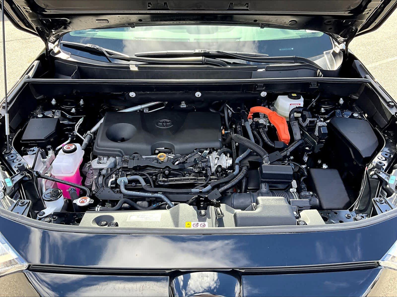 Used 2025 Toyota RAV4 XLE AWD/4WD image 30