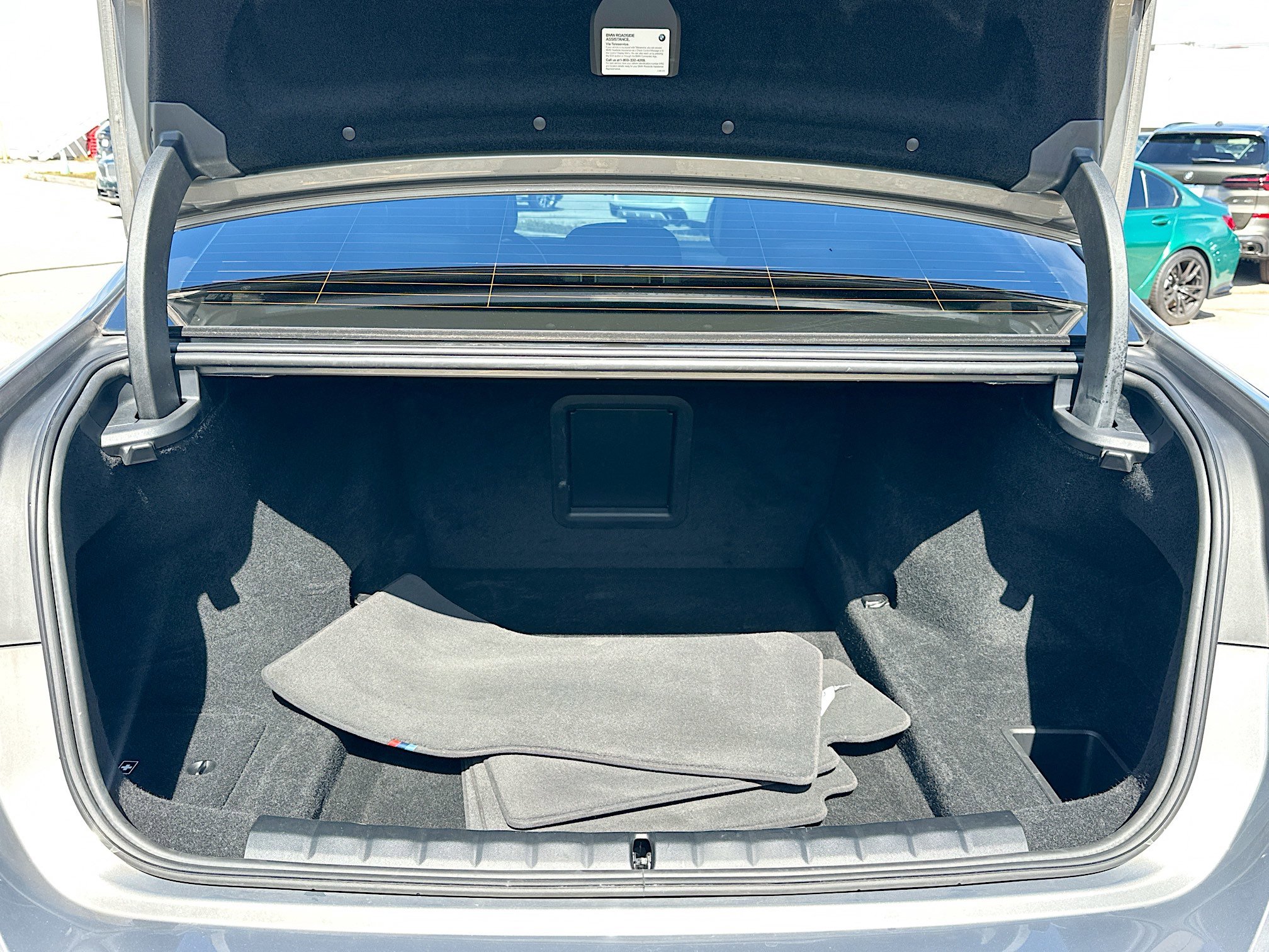 Used 2023 BMW 740i w/ Parking Assistance Package image 28