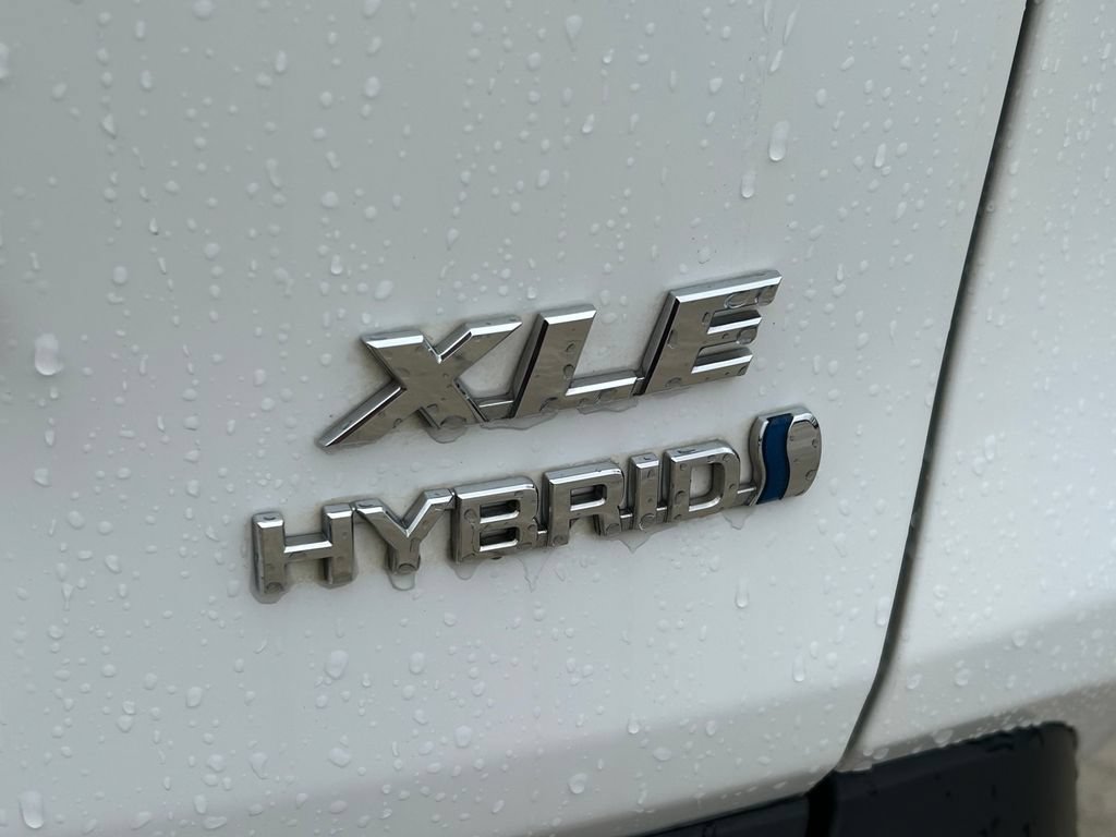 Used 2021 Toyota RAV4 XLE w/ Convenience Package AWD/4WD image 14