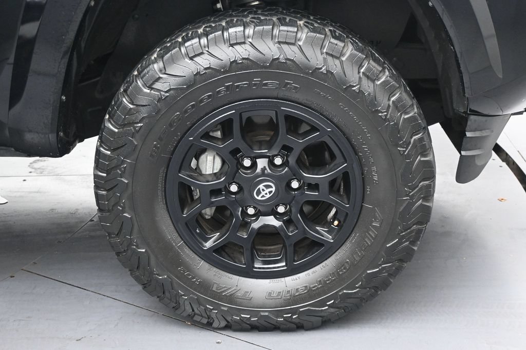 Used 2022 Toyota Tacoma SR5 w/ Technology Package RWD image 34