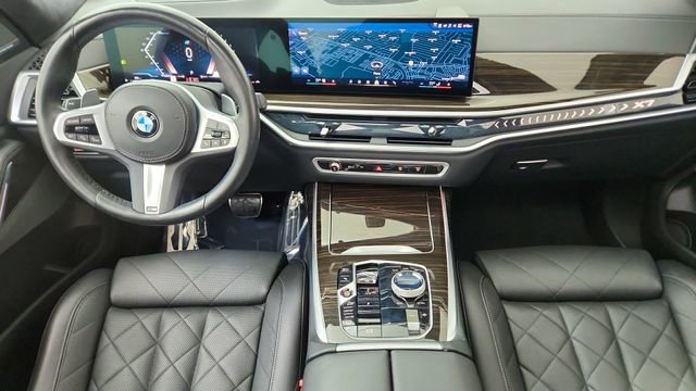 Used 2024 BMW X7 xDrive40i w/ M Sport Package image 40