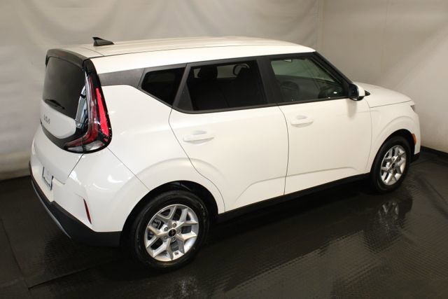 Used 2025 Kia Soul LX FWD image 5