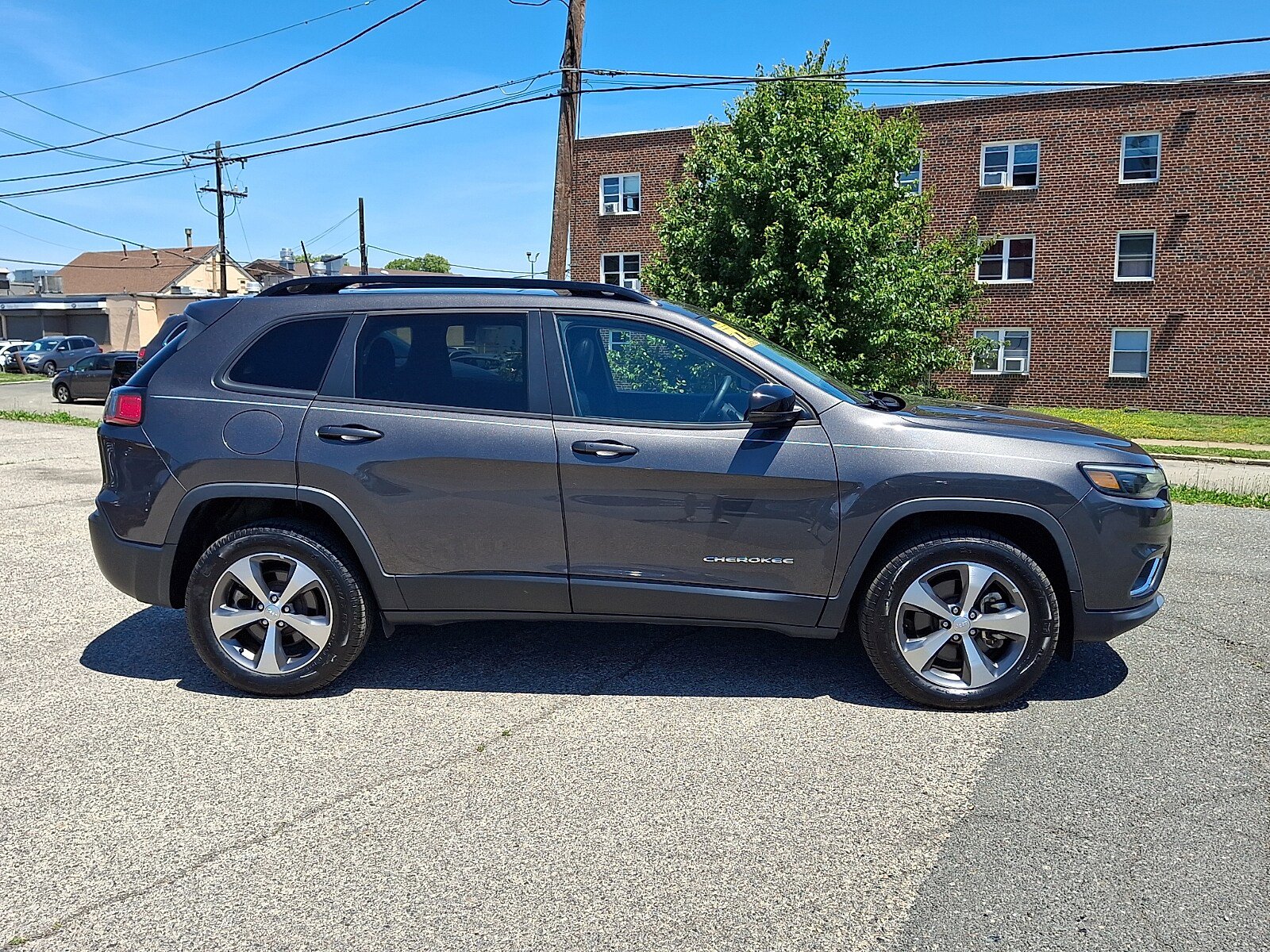 Used 2022 Jeep Cherokee Limited AWD/4WD image 7