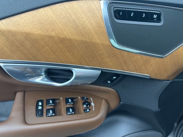 Used 2024 Volvo XC90 B6 Plus image 15