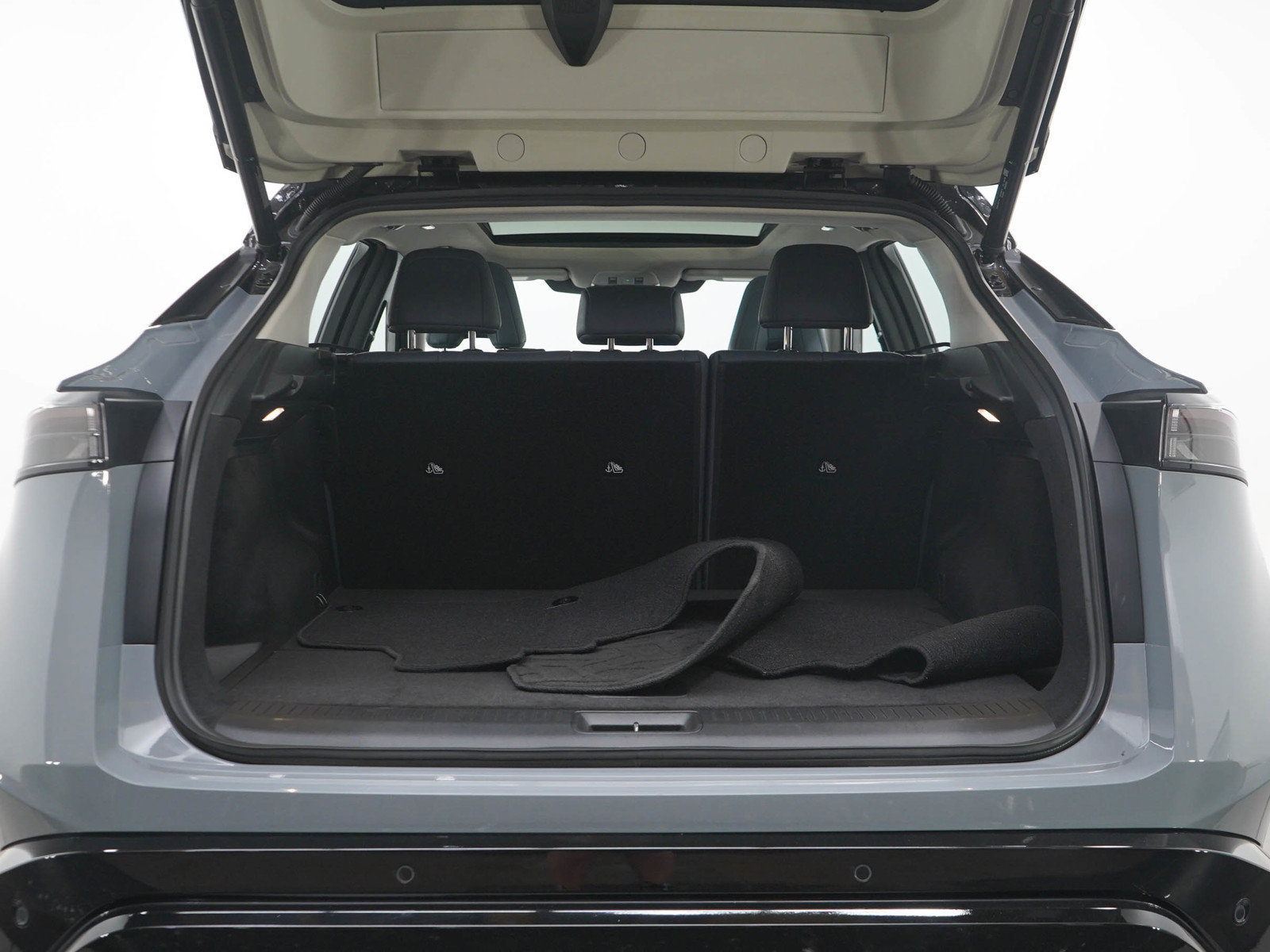 Used 2023 Nissan Ariya AWD/4WD image 17