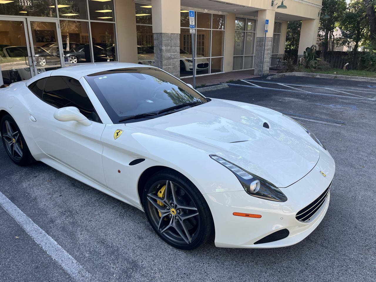 Used 2016 Ferrari California T RWD image 16