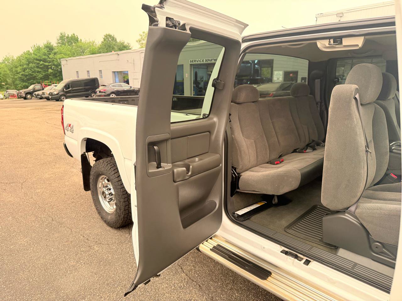 Used 2004 Chevrolet Silverado 2500 LS w/ Skid Plate Package AWD/4WD image 34