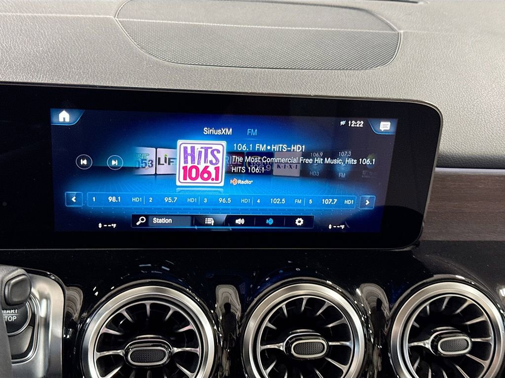 Used 2023 Mercedes-Benz EQB 300 4MATIC image 21