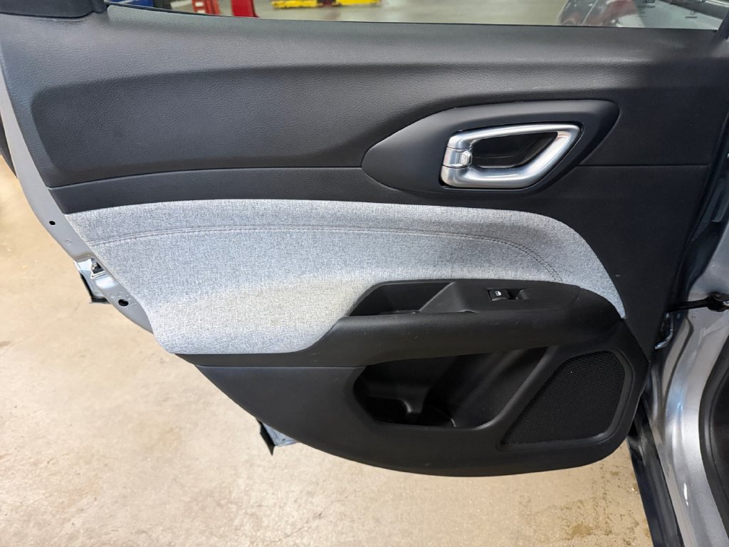 Used 2023 Jeep Compass Latitude AWD/4WD image 26