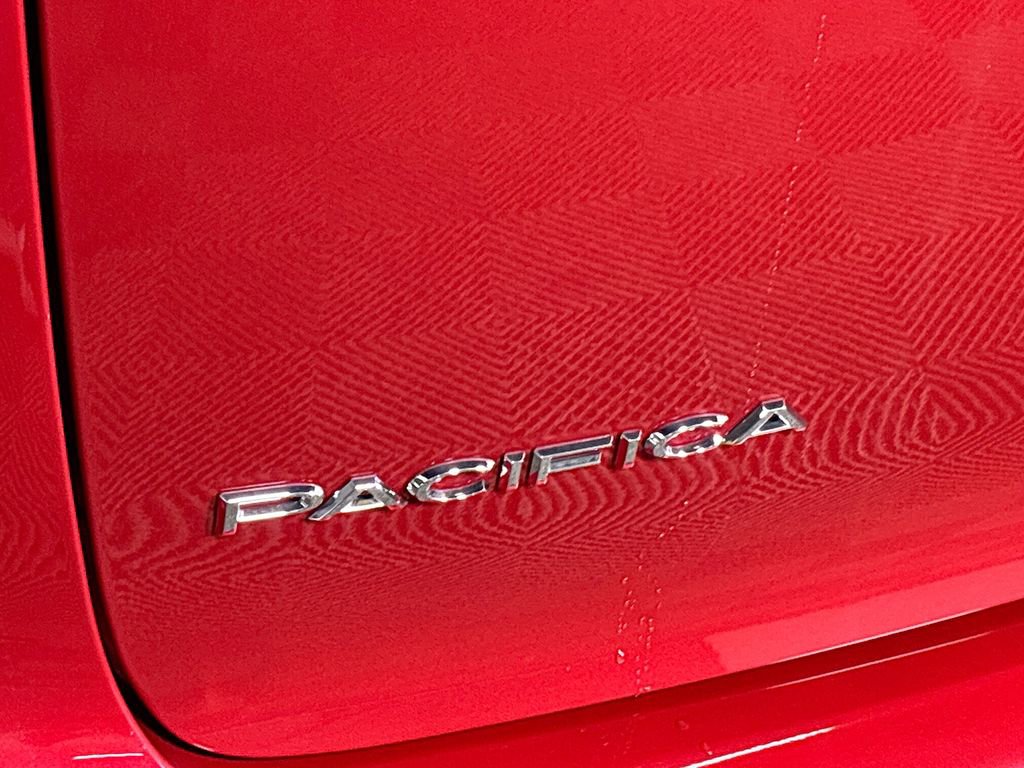New 2026 Chrysler Pacifica Limited image 24