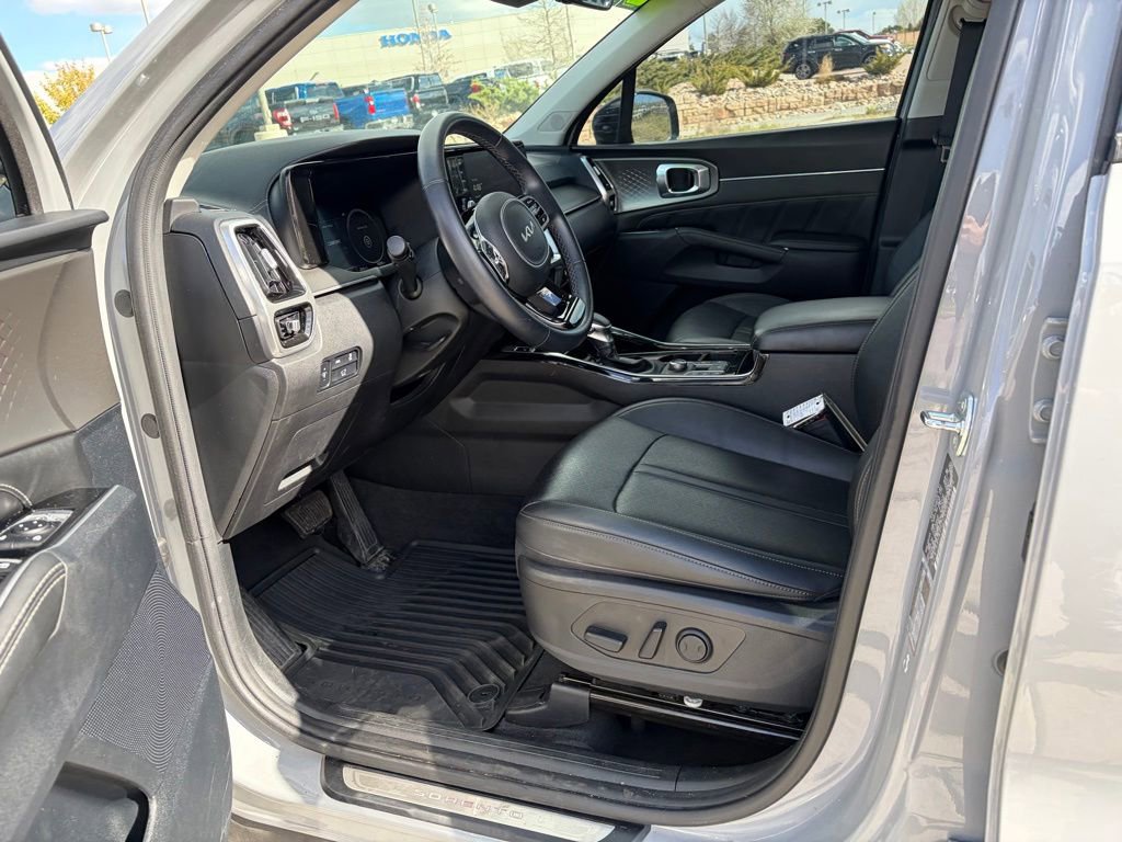 Used 2023 Kia Sorento SX AWD/4WD image 16