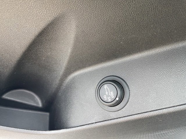 Used 2022 Chevrolet Equinox RS w/ RS Leather Package image 26