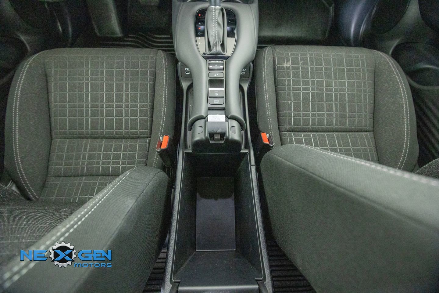 Used 2024 Honda HR-V LX image 31