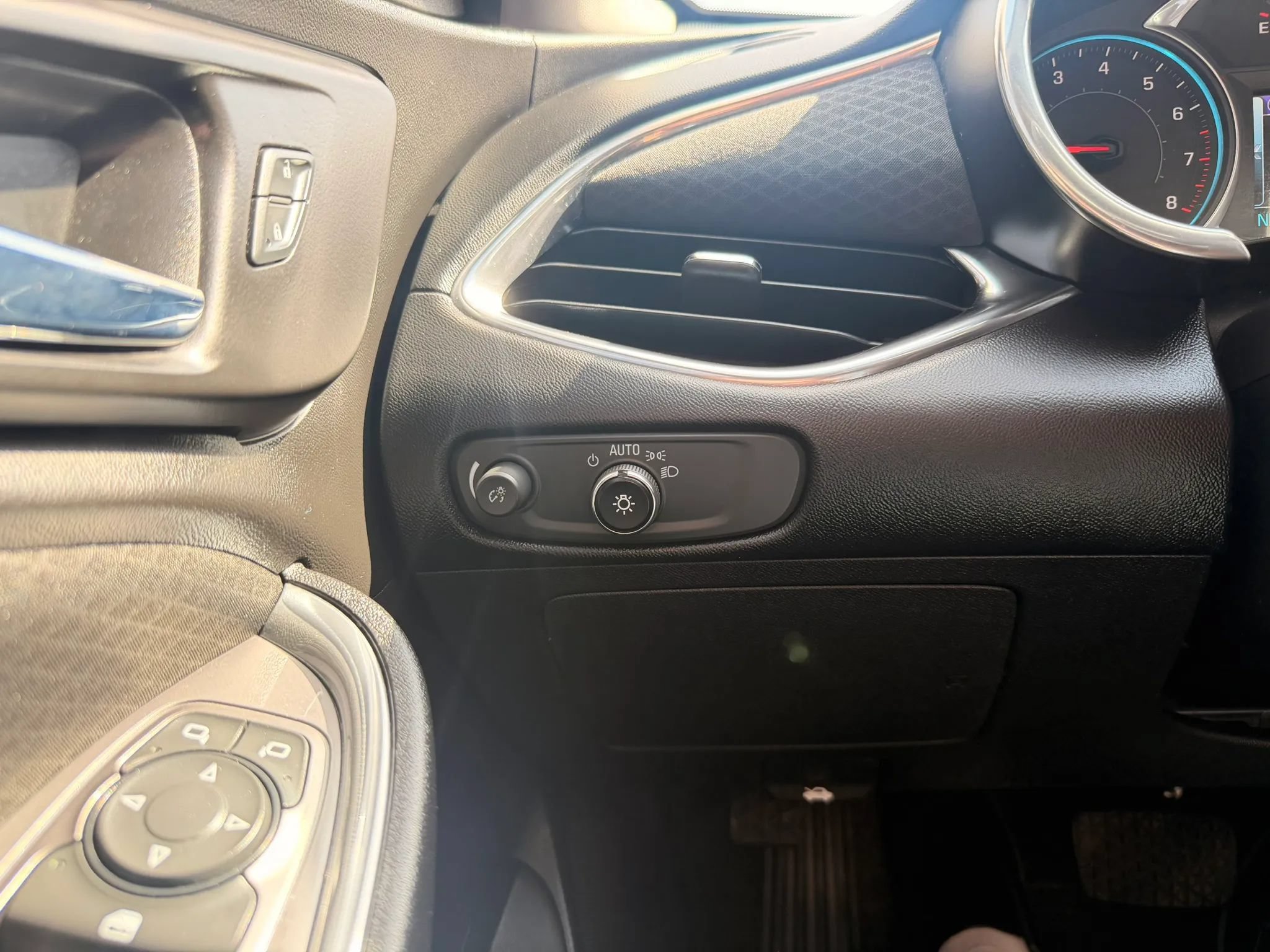 Used 2016 Chevrolet Malibu LT FWD image 14