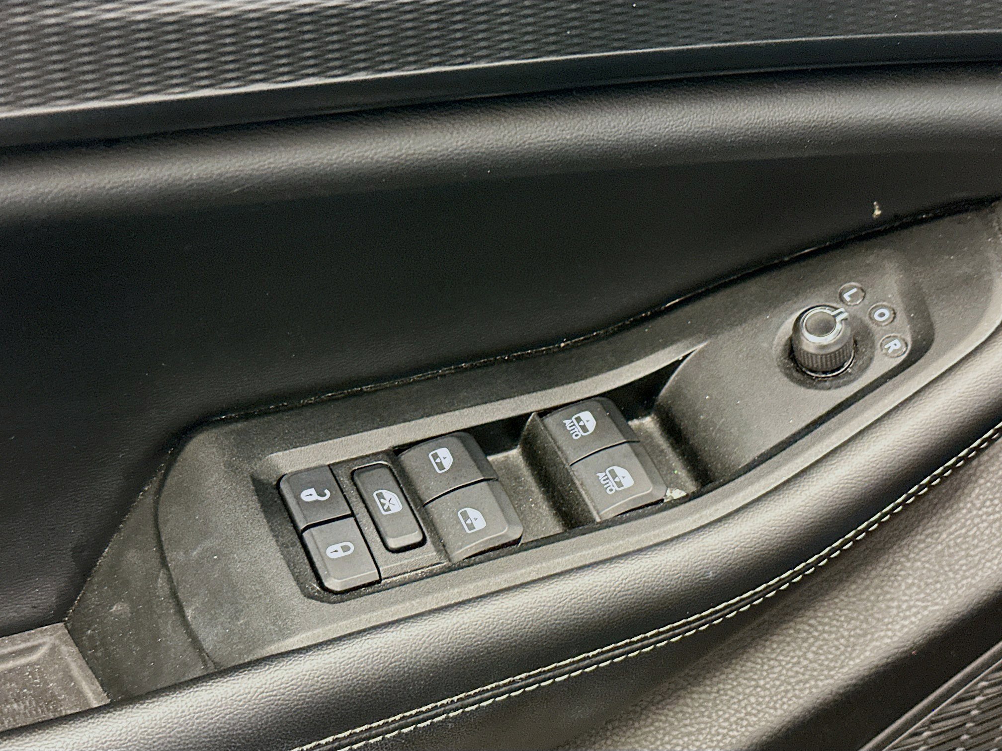 Used 2025 Jeep Grand Cherokee Altitude AWD/4WD image 15