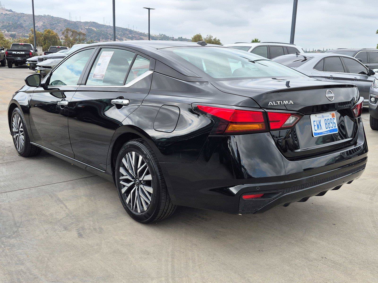 Used 2025 Nissan Altima 2.5 SV FWD image 4