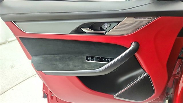 Used 2022 Jaguar F-PACE SVR image 35