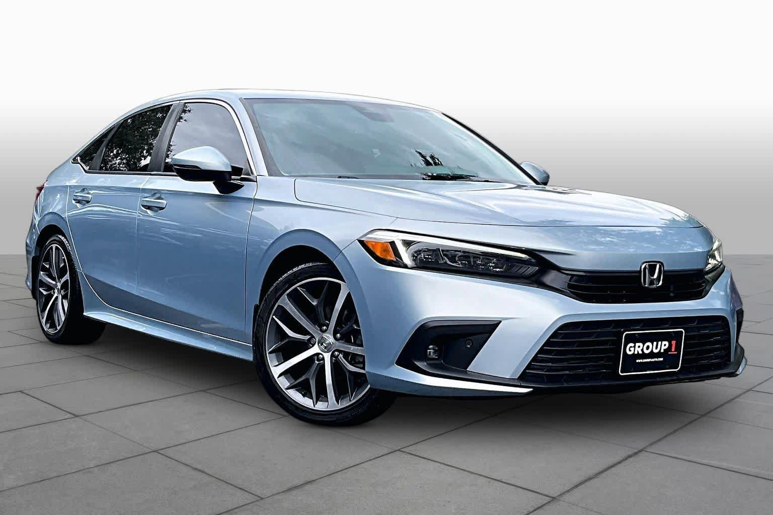 Used 2022 Honda Civic Touring image 3